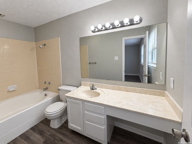 6111 FEATHER NEST LN, San Antonio, TX 78233