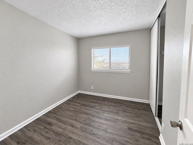 6111 FEATHER NEST LN, San Antonio, TX 78233