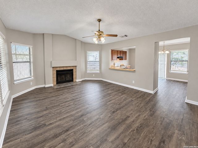 6111 FEATHER NEST LN, San Antonio, TX 78233