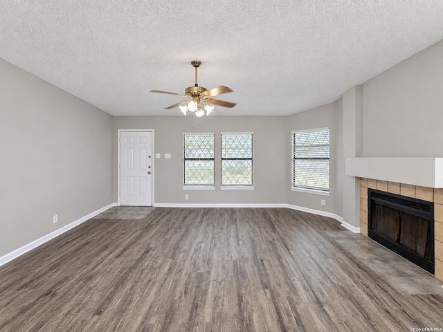 6111 FEATHER NEST LN, San Antonio, TX 78233