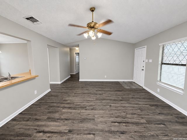 6111 FEATHER NEST LN, San Antonio, TX 78233