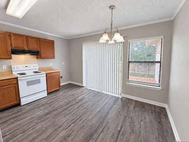 6111 FEATHER NEST LN, San Antonio, TX 78233