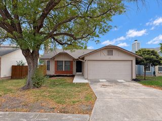 6111 FEATHER NEST LN, San Antonio, TX 78233