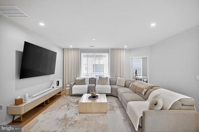 43498 MADISON SPRINGS TER, Ashburn, VA 20148