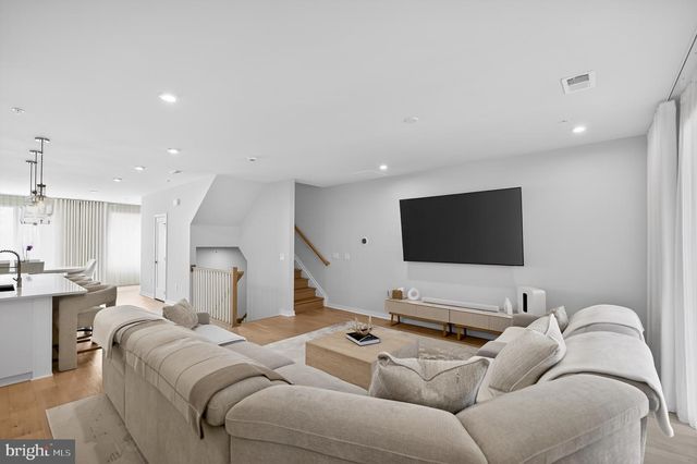 43498 MADISON SPRINGS TER, Ashburn, VA 20148
