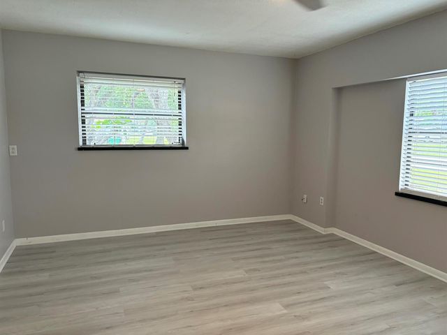 202 SW Crescent Avenue, Port St. Lucie, FL 34984