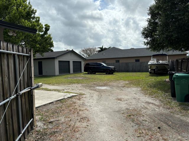 202 SW Crescent Avenue, Port St. Lucie, FL 34984
