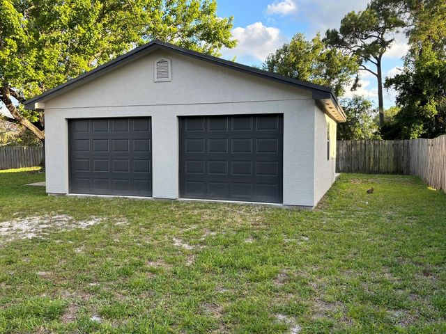 202 SW Crescent Avenue, Port St. Lucie, FL 34984
