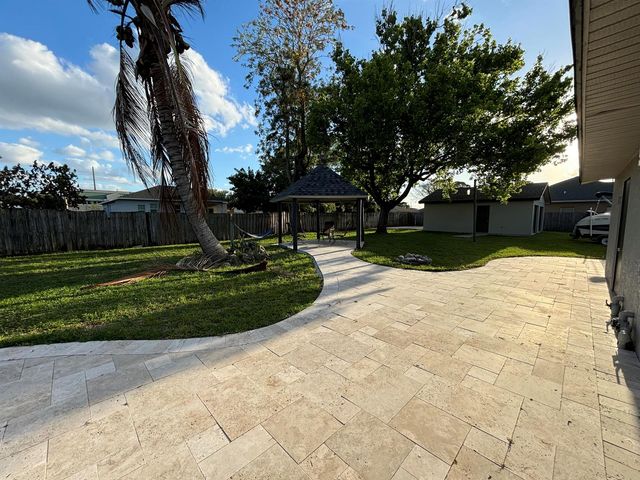 202 SW Crescent Avenue, Port St. Lucie, FL 34984