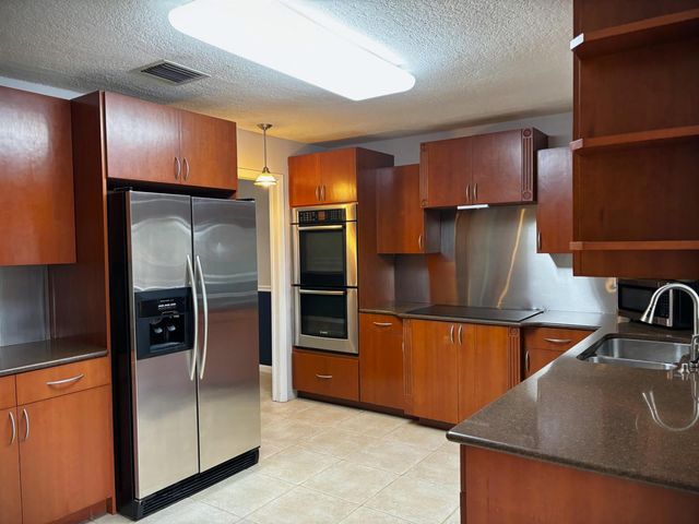 202 SW Crescent Avenue, Port St. Lucie, FL 34984