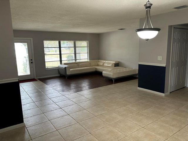 202 SW Crescent Avenue, Port St. Lucie, FL 34984
