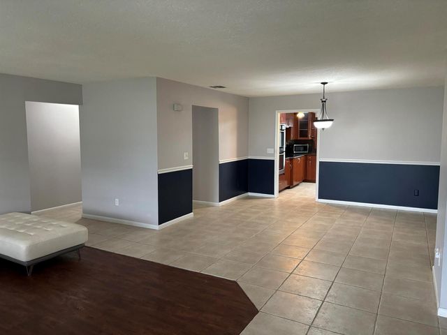 202 SW Crescent Avenue, Port St. Lucie, FL 34984