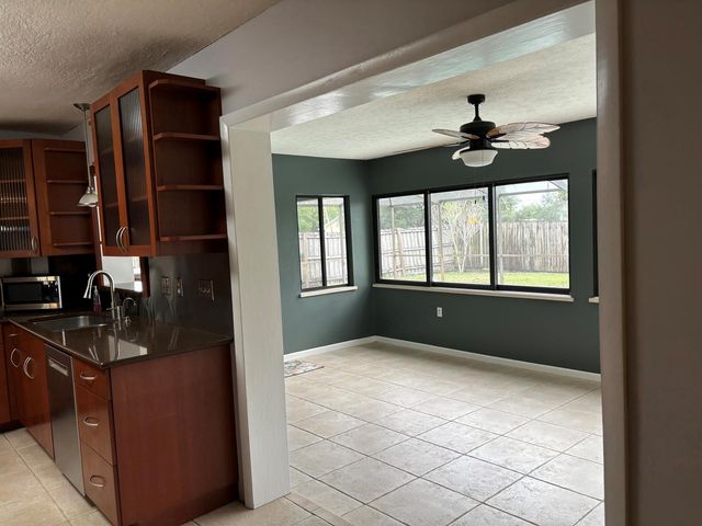 202 SW Crescent Avenue, Port St. Lucie, FL 34984