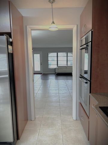 202 SW Crescent Avenue, Port St. Lucie, FL 34984