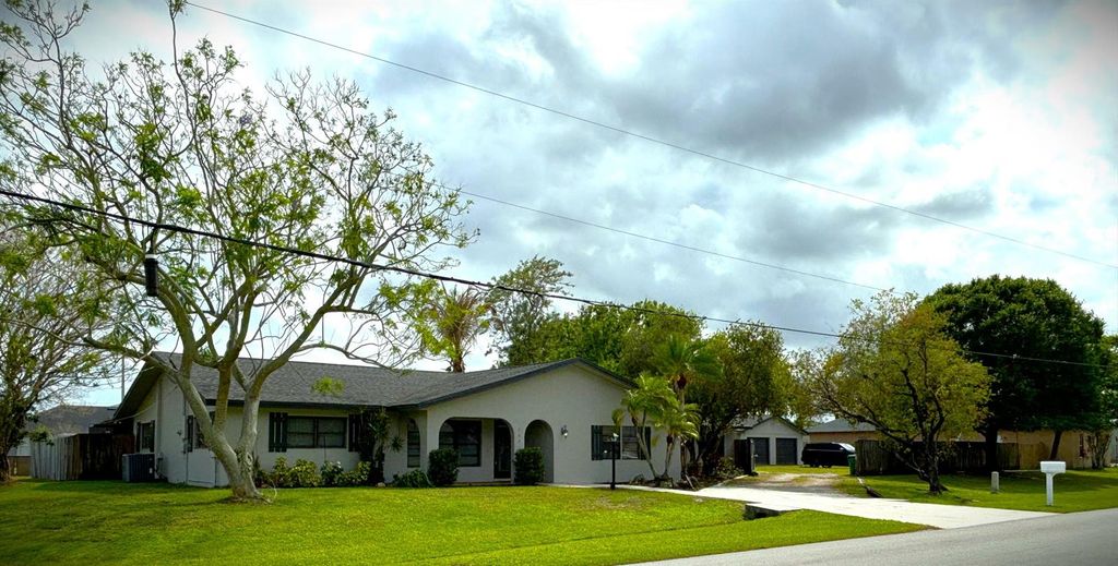 202 SW Crescent Avenue, Port St. Lucie, FL 34984