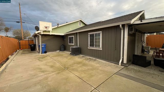 39 Canal Dr., Bay Point, CA 94565