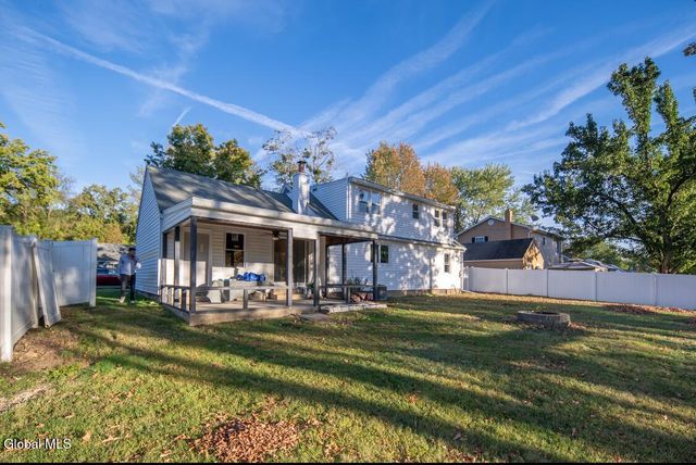 5 Brunswick Park Drive, Brunswick, NY 12180