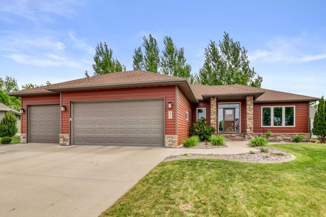 5831 Autumn Drive S, Fargo, ND 58104