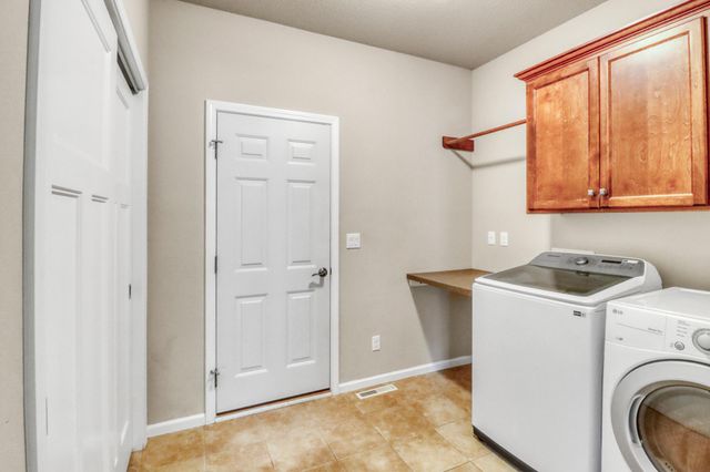5831 Autumn Drive S, Fargo, ND 58104