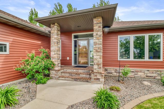 5831 Autumn Drive S, Fargo, ND 58104