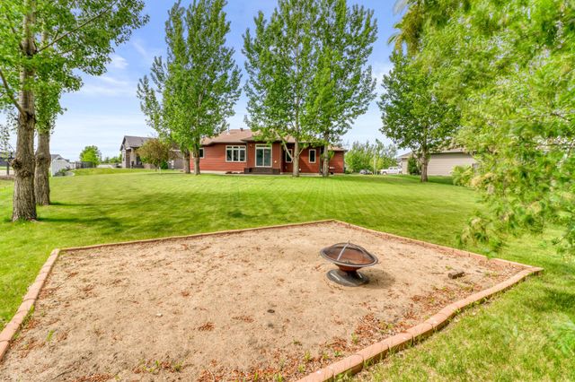 5831 Autumn Drive S, Fargo, ND 58104