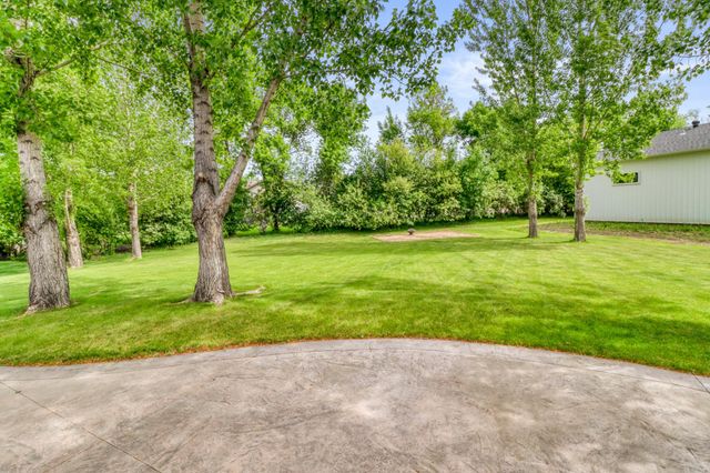 5831 Autumn Drive S, Fargo, ND 58104