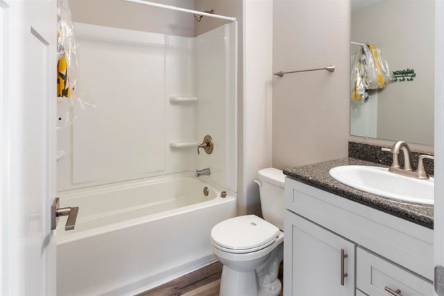 916 34th Ave NE, Minot, ND 58703