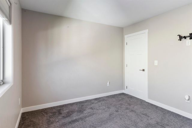 916 34th Ave NE, Minot, ND 58703