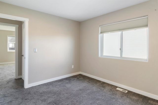 916 34th Ave NE, Minot, ND 58703