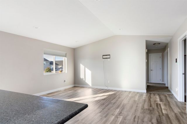 916 34th Ave NE, Minot, ND 58703