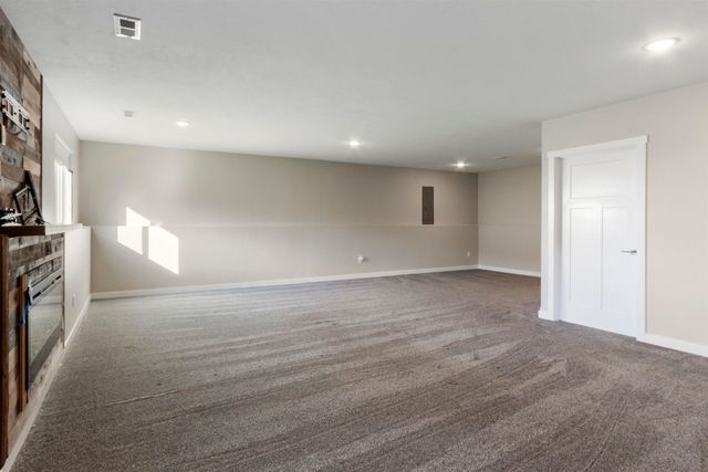 916 34th Ave NE, Minot, ND 58703