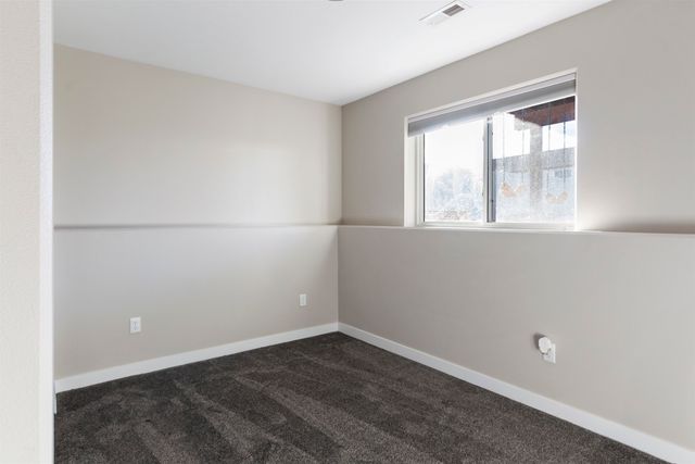 916 34th Ave NE, Minot, ND 58703