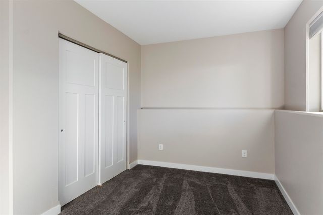 916 34th Ave NE, Minot, ND 58703