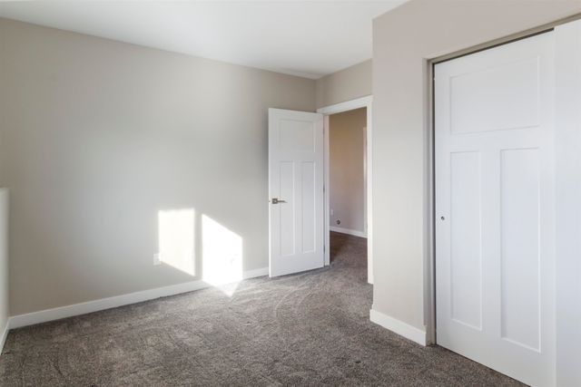 916 34th Ave NE, Minot, ND 58703