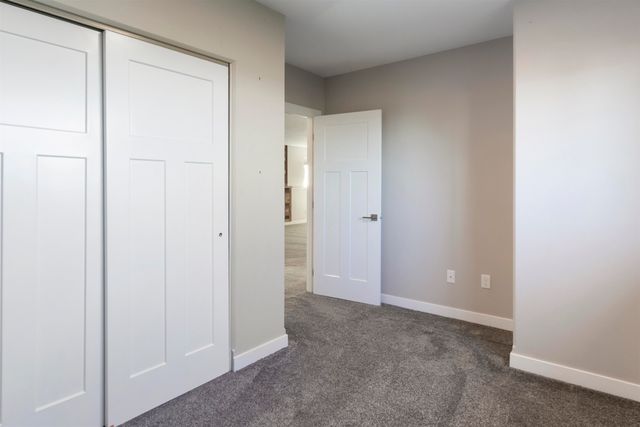 916 34th Ave NE, Minot, ND 58703