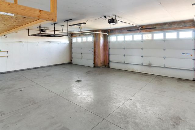 916 34th Ave NE, Minot, ND 58703