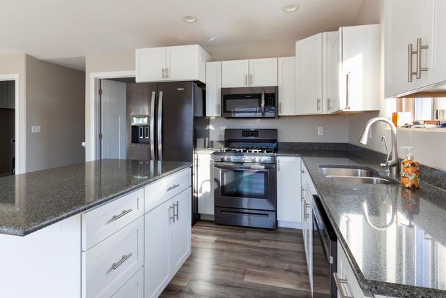 916 34th Ave NE, Minot, ND 58703