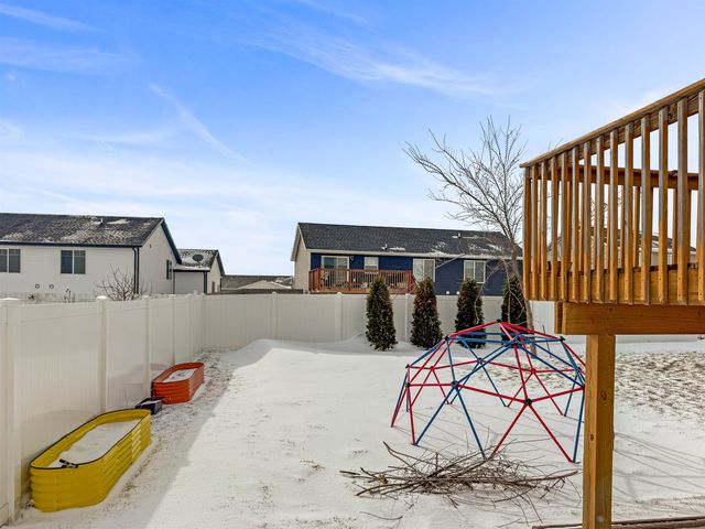 916 34th Ave NE, Minot, ND 58703