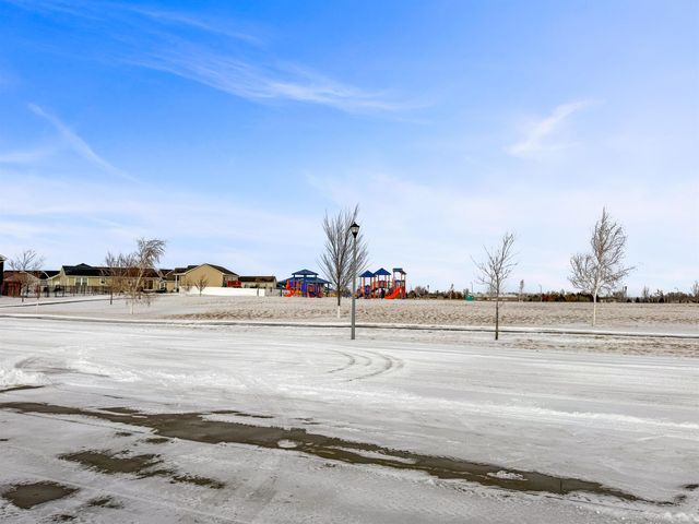 916 34th Ave NE, Minot, ND 58703