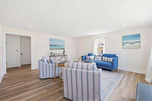 47 Willow St, Woburn, MA 01801
