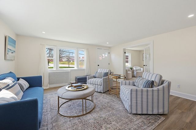 47 Willow St, Woburn, MA 01801