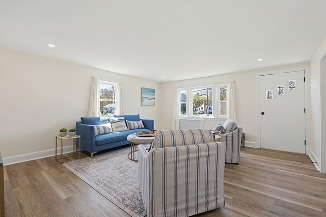 47 Willow St, Woburn, MA 01801