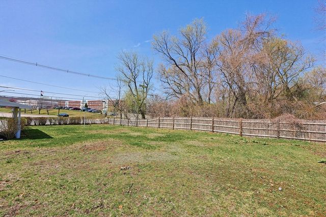 47 Willow St, Woburn, MA 01801
