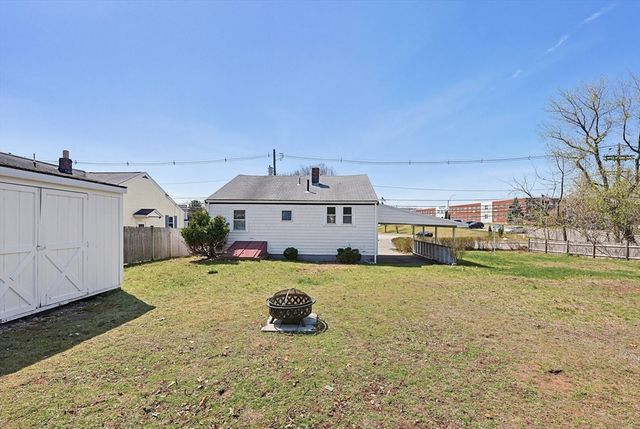 47 Willow St, Woburn, MA 01801