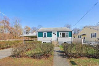 47 Willow St, Woburn, MA 01801