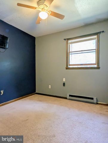 1158 CREEKSIDE DR, Altoona, PA 16601