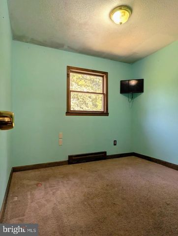 1158 CREEKSIDE DR, Altoona, PA 16601