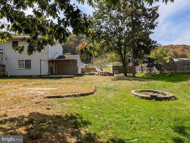 1158 CREEKSIDE DR, Altoona, PA 16601