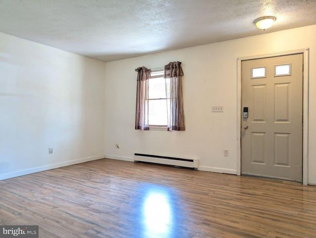 1158 CREEKSIDE DR, Altoona, PA 16601