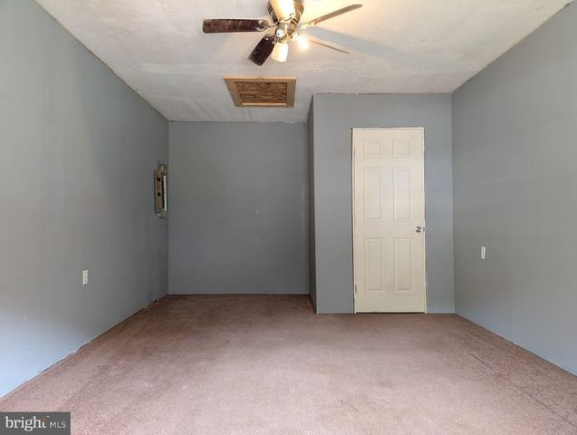 1158 CREEKSIDE DR, Altoona, PA 16601